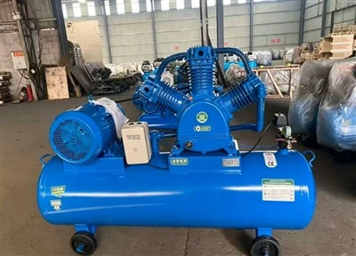 Промисловий поршневий повітряний компресор потужністю 15 HP